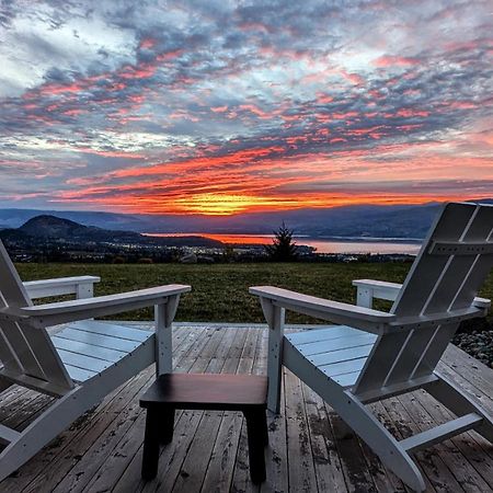 Autumn Lane B&B, Farmhouse Elegance & Stunning Lakeviews 웨스트 켈로나 외부 사진
