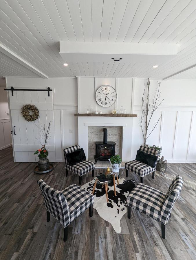 Autumn Lane B&B, Farmhouse Elegance & Stunning Lakeviews 웨스트 켈로나 외부 사진