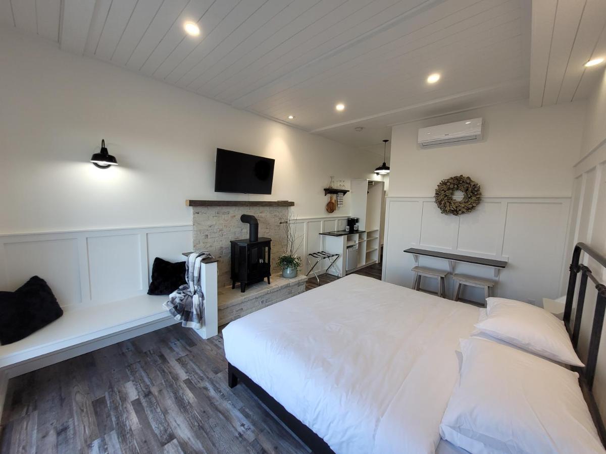 Autumn Lane B&B, Farmhouse Elegance & Stunning Lakeviews 웨스트 켈로나 외부 사진