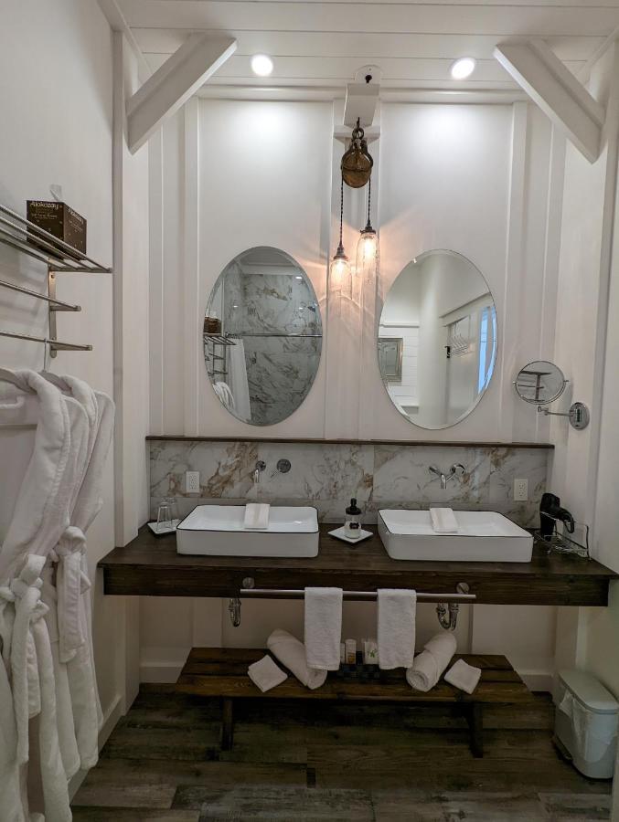Autumn Lane B&B, Farmhouse Elegance & Stunning Lakeviews 웨스트 켈로나 외부 사진