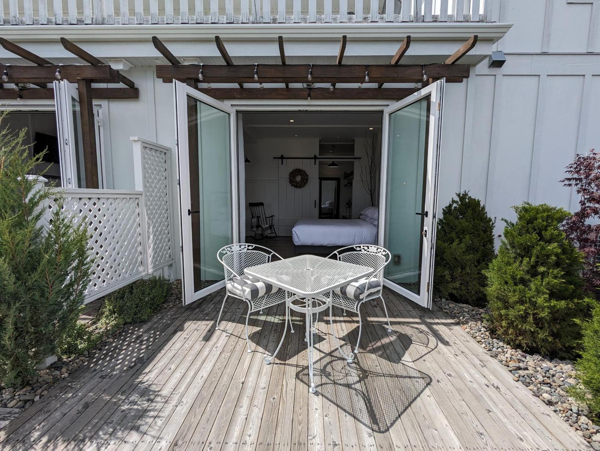 Autumn Lane B&B, Farmhouse Elegance & Stunning Lakeviews 웨스트 켈로나 외부 사진