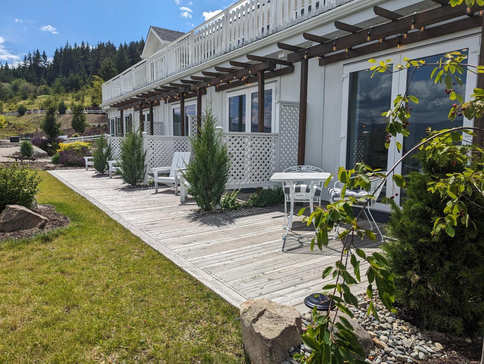 Autumn Lane B&B, Farmhouse Elegance & Stunning Lakeviews 웨스트 켈로나 외부 사진